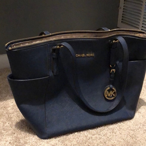 Micheal Kors Jet set navy tote - Picture 2 of 8
